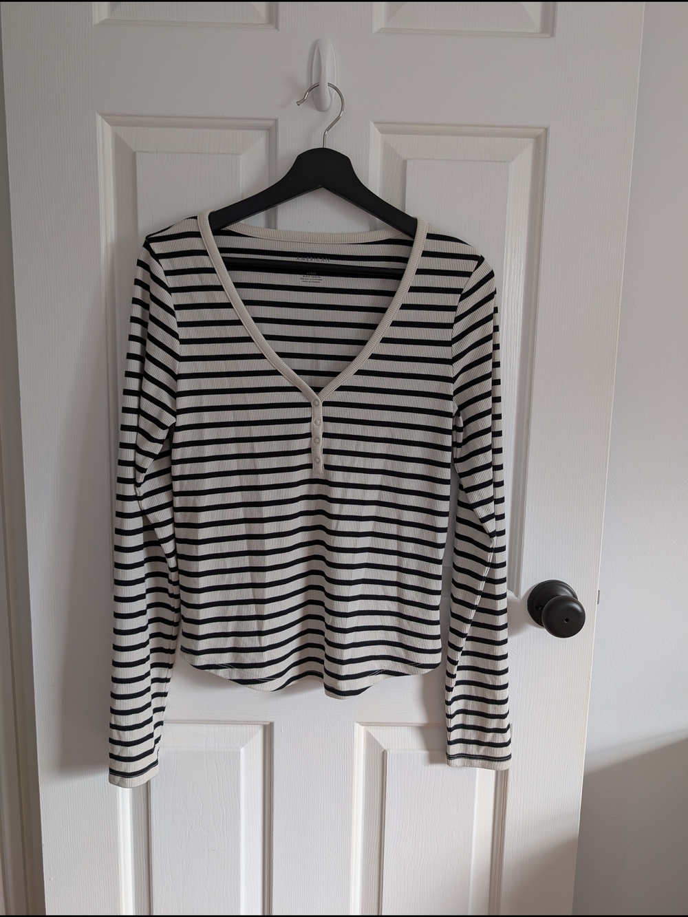American Eagle Outfitters Women's Black and Cream Striped V-Neck Henley Large